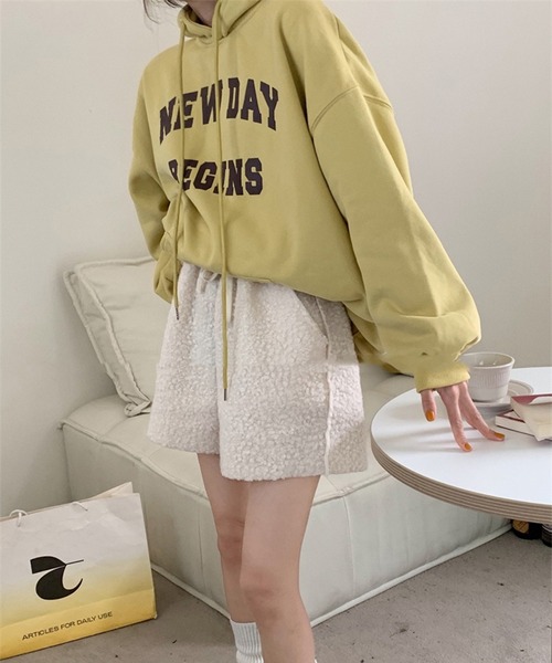 me+em select(ミームセレクト)の「カットオフハイウエストボアショートパンツ(その他パンツ・レディース・ブラック/レッド/アイボリー・FREE)」の8枚目の写真