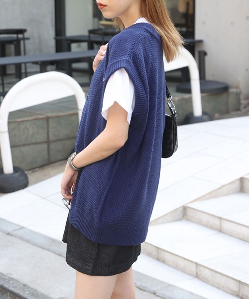Snap club（スナップクラブ）の「【Snap club】ワンポイント刺繍ニットベスト/カーディガンベスト（ベスト・メンズ・ブラック/オレンジ/ブルー/ライトグリーン/アイボリー・M/L）」の13枚目の写真