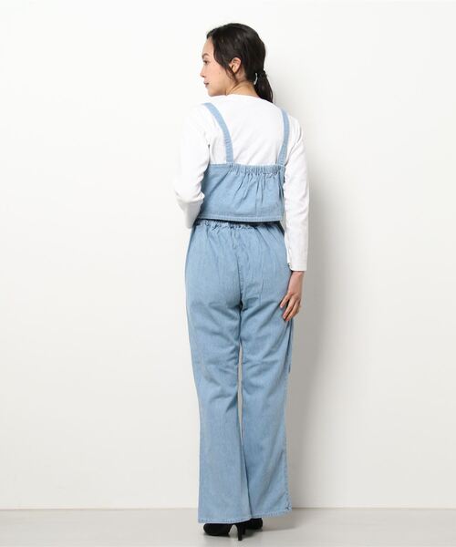CECIL McBEE（セシルマクビー）の「ビスチェ&フレアパンツデニムセットアップ（サロペット/オーバーオール・レディース・サックスブルー/ブルー・MEDIUM/LARGE）」の4枚目の写真