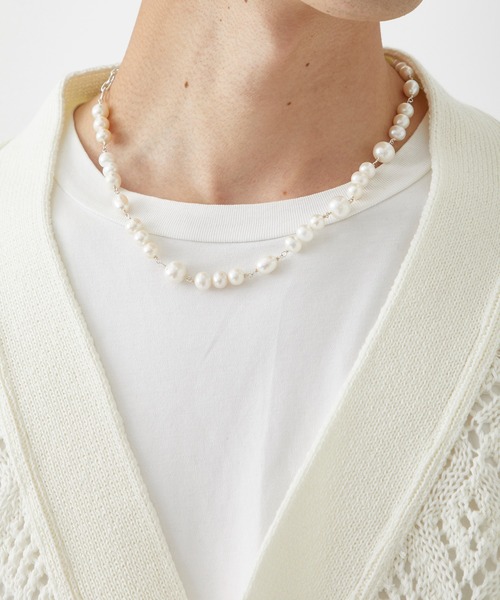 LiNoH(リノー)の「FUSION PEARL NECKLACE(ネックレス・メンズ・ホワイト・FREE)」の4枚目の写真