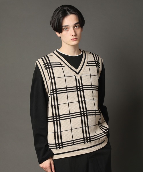 CORPUS　SELECT（コーパストーキョー）の「Oversized Window Pane  Knit Vest/ビッグシルエット ウィンドペンチェック ニットベスト（ベスト・メンズ・ブラック/ベージュ/ブラウン/サックスブルー・FREE）」の3枚目の写真