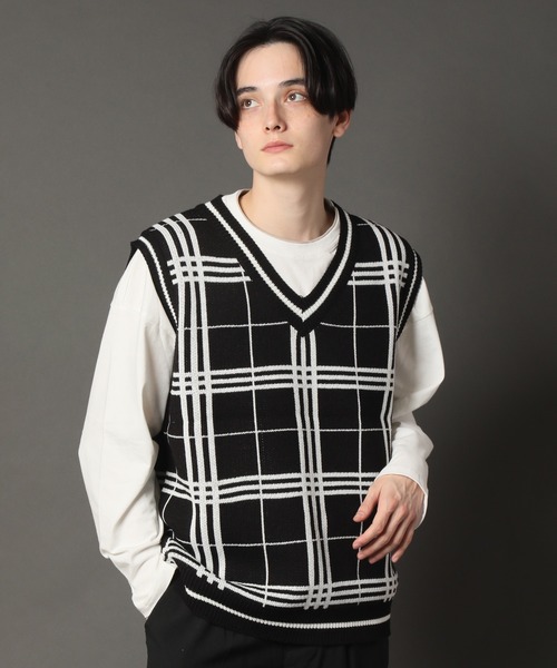 CORPUS　SELECT（コーパストーキョー）の「Oversized Window Pane  Knit Vest/ビッグシルエット ウィンドペンチェック ニットベスト（ベスト・メンズ・ブラック/ベージュ/ブラウン/サックスブルー・FREE）」の2枚目の写真