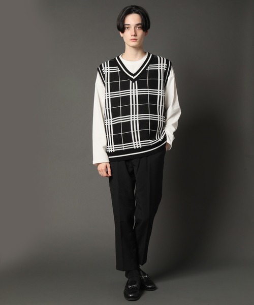 CORPUS　SELECT（コーパストーキョー）の「Oversized Window Pane  Knit Vest/ビッグシルエット ウィンドペンチェック ニットベスト（ベスト・メンズ・ブラック/ベージュ/ブラウン/サックスブルー・FREE）」の8枚目の写真