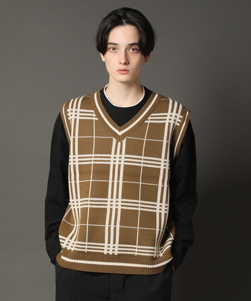 CORPUS　SELECT（コーパストーキョー）の「Oversized Window Pane  Knit Vest/ビッグシルエット ウィンドペンチェック ニットベスト（ベスト・メンズ・ブラック/ベージュ/ブラウン/サックスブルー・FREE）」の12枚目の写真
