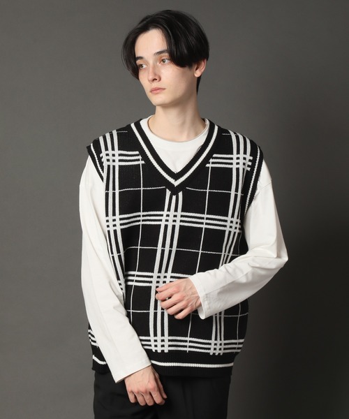 CORPUS　SELECT（コーパストーキョー）の「Oversized Window Pane  Knit Vest/ビッグシルエット ウィンドペンチェック ニットベスト（ベスト・メンズ・ブラック/ベージュ/ブラウン/サックスブルー・FREE）」の9枚目の写真