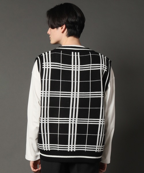 CORPUS　SELECT（コーパストーキョー）の「Oversized Window Pane  Knit Vest/ビッグシルエット ウィンドペンチェック ニットベスト（ベスト・メンズ・ブラック/ベージュ/ブラウン/サックスブルー・FREE）」の22枚目の写真