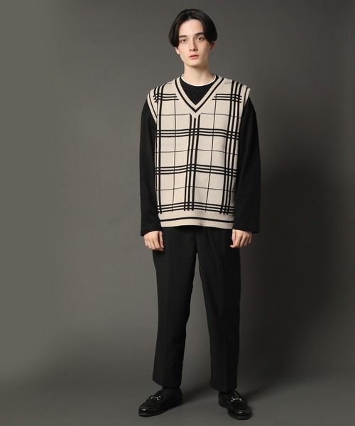 CORPUS　SELECT（コーパストーキョー）の「Oversized Window Pane  Knit Vest/ビッグシルエット ウィンドペンチェック ニットベスト（ベスト・メンズ・ブラック/ベージュ/ブラウン/サックスブルー・FREE）」の14枚目の写真