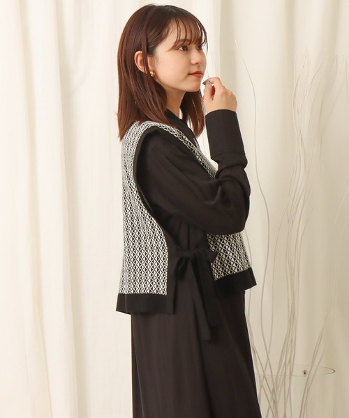 libelle more（リベル モア）の「幾何学柄ショート丈ベスト（ベスト・レディース・ブラック/ライトグレー/アイボリー/カーキ・M）」の5枚目の写真