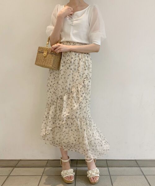 MAJESTIC LEGON（マジェスティックレゴン）の「ボリュームスリーブギャザートップス（Tシャツ/カットソー・レディース・ブラック/ブラウン/オフホワイト/ブルー・MEDIUM）」の5枚目の写真