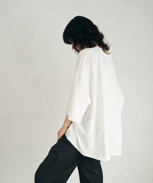 4youstory(フォーユーストーリー)の「【4youstory】コクーンTシャツ(Tシャツ/カットソー・レディース・ホワイト/ブラック/レッド・FREE)」の7枚目の写真