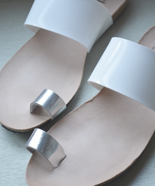 Khaju（カージュ）の「PLAKTON:2カラーサンダル□（サンダル・レディース・ネイビー/ホワイト/シルバー/ホワイト系その他・37/38/36）」の6枚目の写真