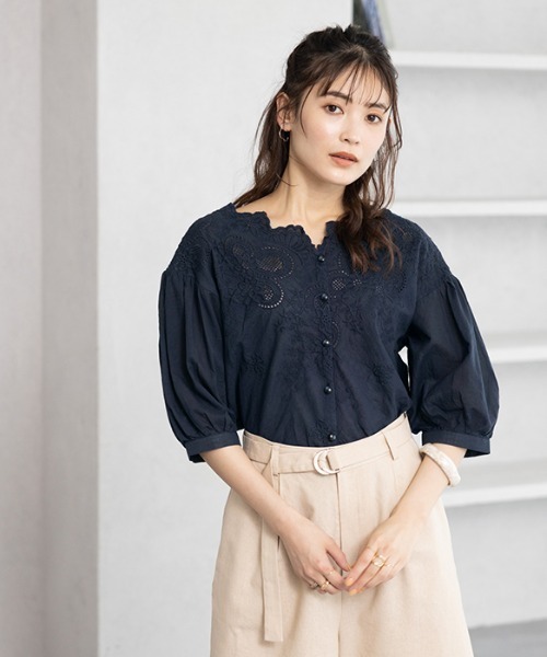 GeeRA（ジーラ）の「スカラップレースパフスリーブブラウス