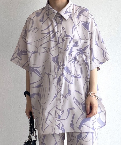 w closet(ダブルクローゼット)の「【セットアップ対応】プリント総柄ビッグシャツ(シャツ/ブラウス・レディース・ブラック/スモークピンク・FREE)」の1枚目の写真