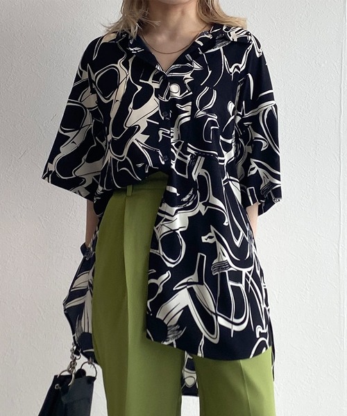 w closet(ダブルクローゼット)の「【セットアップ対応】プリント総柄ビッグシャツ(シャツ/ブラウス・レディース・ブラック/スモークピンク・FREE)」の2枚目の写真