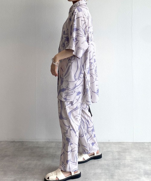 w closet(ダブルクローゼット)の「【セットアップ対応】プリント総柄ビッグシャツ(シャツ/ブラウス・レディース・ブラック/スモークピンク・FREE)」の7枚目の写真