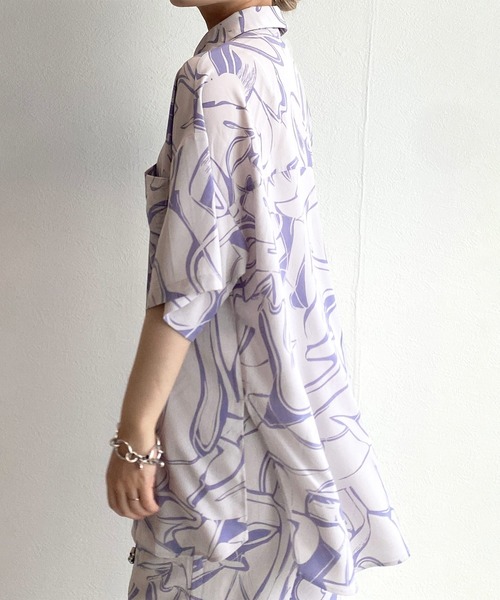 w closet(ダブルクローゼット)の「【セットアップ対応】プリント総柄ビッグシャツ(シャツ/ブラウス・レディース・ブラック/スモークピンク・FREE)」の9枚目の写真