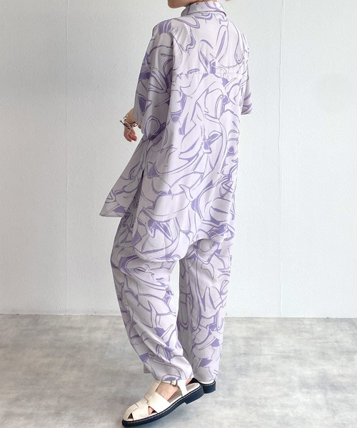 w closet(ダブルクローゼット)の「【セットアップ対応】プリント総柄ビッグシャツ(シャツ/ブラウス・レディース・ブラック/スモークピンク・FREE)」の12枚目の写真