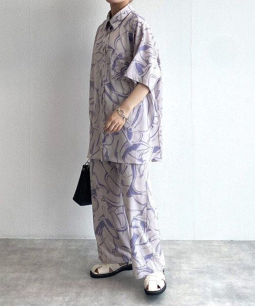 w closet(ダブルクローゼット)の「【セットアップ対応】プリント総柄ビッグシャツ(シャツ/ブラウス・レディース・ブラック/スモークピンク・FREE)」の13枚目の写真