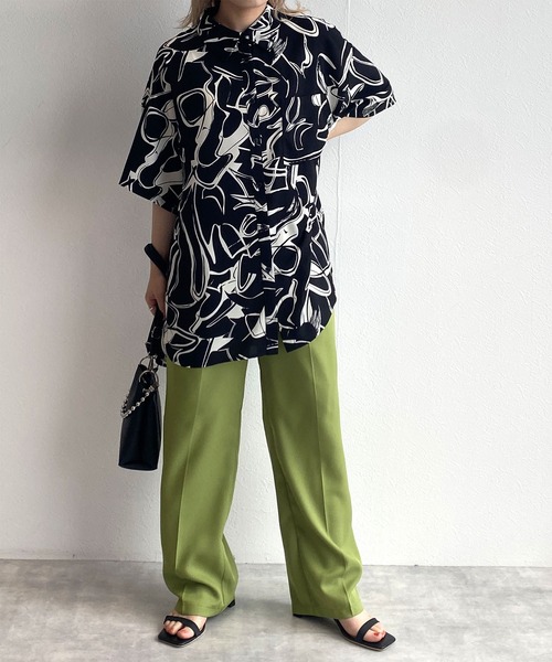 w closet(ダブルクローゼット)の「【セットアップ対応】プリント総柄ビッグシャツ(シャツ/ブラウス・レディース・ブラック/スモークピンク・FREE)」の15枚目の写真