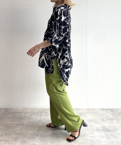 w closet(ダブルクローゼット)の「【セットアップ対応】プリント総柄ビッグシャツ(シャツ/ブラウス・レディース・ブラック/スモークピンク・FREE)」の17枚目の写真