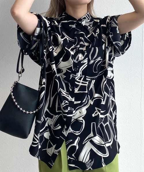 w closet(ダブルクローゼット)の「【セットアップ対応】プリント総柄ビッグシャツ(シャツ/ブラウス・レディース・ブラック/スモークピンク・FREE)」の18枚目の写真