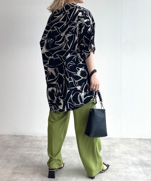 w closet(ダブルクローゼット)の「【セットアップ対応】プリント総柄ビッグシャツ(シャツ/ブラウス・レディース・ブラック/スモークピンク・FREE)」の19枚目の写真