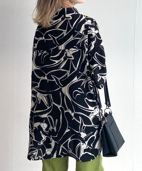 w closet(ダブルクローゼット)の「【セットアップ対応】プリント総柄ビッグシャツ(シャツ/ブラウス・レディース・ブラック/スモークピンク・FREE)」の20枚目の写真