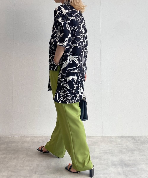 w closet(ダブルクローゼット)の「【セットアップ対応】プリント総柄ビッグシャツ(シャツ/ブラウス・レディース・ブラック/スモークピンク・FREE)」の22枚目の写真