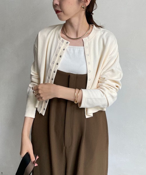 CAPRICIEUX LE'MAGE（カプリシューレマージュ）の「Wスナップクロップカーディガン（カーディガン/ボレロ・レディース・ブラック/グレー/オフホワイト/イエロー・FREE）」の2枚目の写真