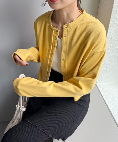 CAPRICIEUX LE'MAGE（カプリシューレマージュ）の「Wスナップクロップカーディガン（カーディガン/ボレロ・レディース・ブラック/グレー/オフホワイト/イエロー・FREE）」の4枚目の写真