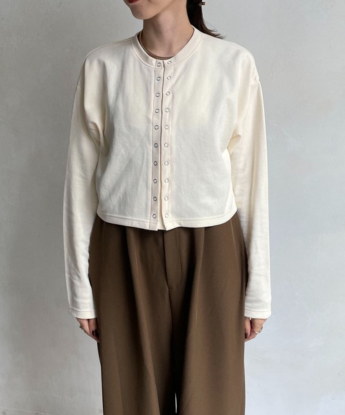 CAPRICIEUX LE'MAGE（カプリシューレマージュ）の「Wスナップクロップカーディガン（カーディガン/ボレロ・レディース・ブラック/グレー/オフホワイト/イエロー・FREE）」の5枚目の写真