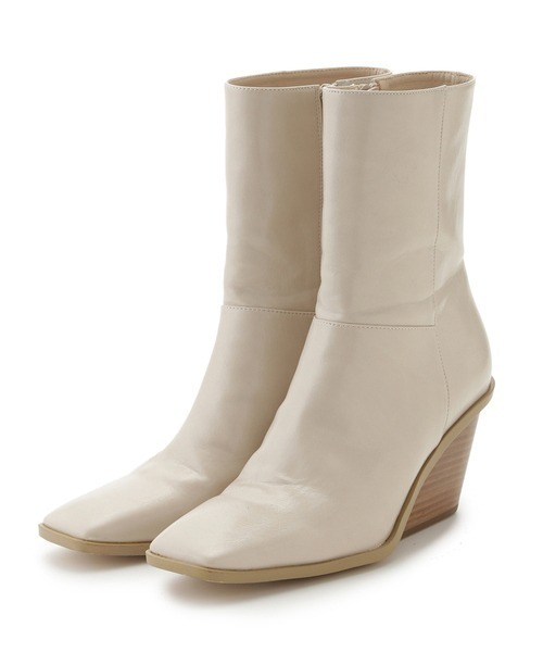 LILY BROWN（リリーブラウン）の「スクエアトゥブーツ（ブーツ・レディース・キャメル/ブラック/アイボリー・MEDIUM/SMALL/LARGE）」の2枚目の写真