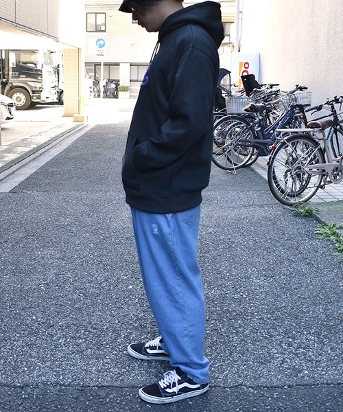 DOUBLE STEAL(ダブルスティール)の「Sparkle LOGO parker 裏起毛パーカー(パーカー・メンズ・ブラック/ホワイト/イエロー・MEDIUM/LARGE/X-LARGE)」の17枚目の写真