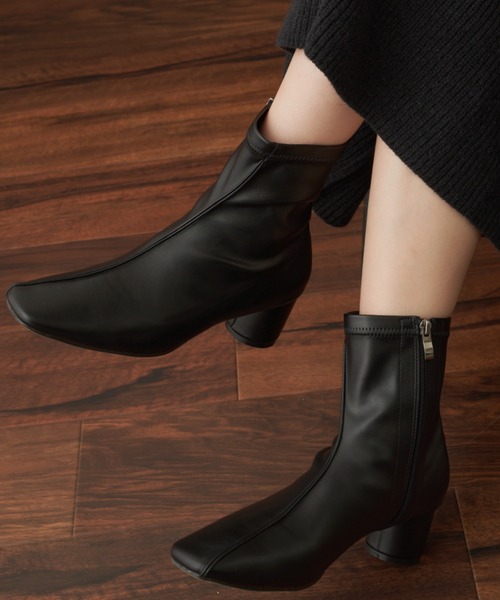 VANNIE U（ヴァニーユー）の「ティルトショートブーツ（ブーツ・レディース・アイボリー/ブラック/ブラウン・S/M/L/LL）」の4枚目の写真