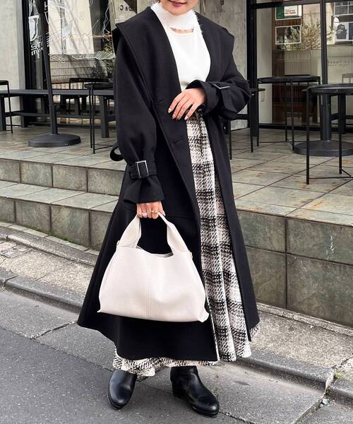 MAJESTIC LEGON（マジェスティックレゴン）の「Ladyマーメイドコート（その他アウター・レディース・ブラック/キャメル/グレイッシュベージュ・SMALL/MEDIUM）」の2枚目の写真