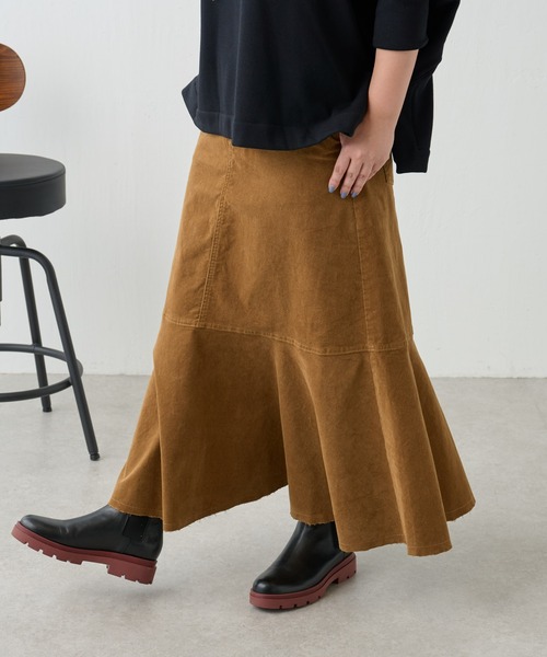 BEARDSLEY（ビアズリー）の「コーデュロイ裾フレアマーメイドスカート：低身長・高身長・セットアップアイテム有 ウエストゴム（スカート・レディース・キャメル・S/M）」の4枚目の写真