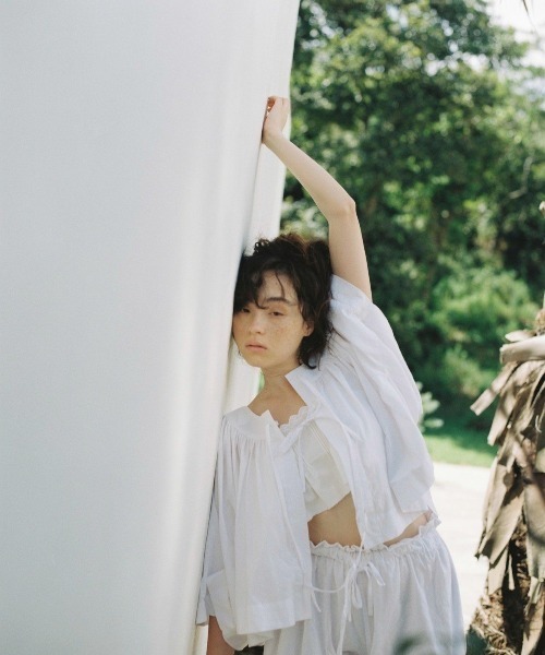 papier（パピエ）の「papier/パピエ/Carrie shirts（シャツ/ブラウス・レディース・グレー/ホワイト・FREE）」の6枚目の写真