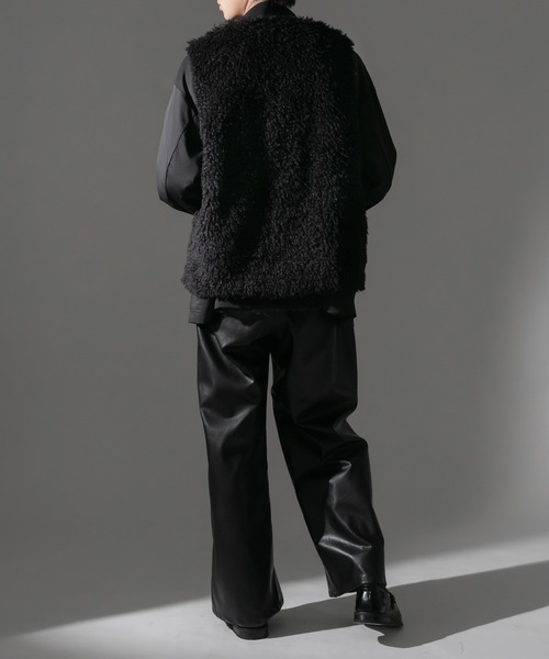 Adoon plain（アドーンプレーン）の「【Adoon plain】フェイクファーベスト（ベスト・メンズ・ブラック・MEDIUM/LARGE）」の5枚目の写真