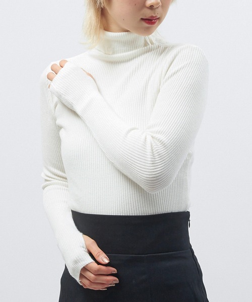Alite cloth(アリーテクロス)の「指穴アームウォーマーデザインリブニットタートル(Tシャツ/カットソー・レディース・ベージュ/ネイビー/ホワイト/ブラウン/グリーン/ライトグリーン/ブラック/ブルー・F)」の2枚目の写真
