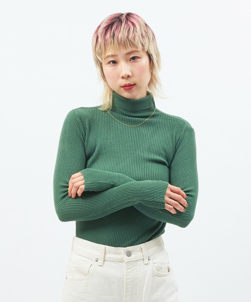 Alite cloth(アリーテクロス)の「指穴アームウォーマーデザインリブニットタートル(Tシャツ/カットソー・レディース・ベージュ/ネイビー/ホワイト/ブラウン/グリーン/ライトグリーン/ブラック/ブルー・F)」の9枚目の写真