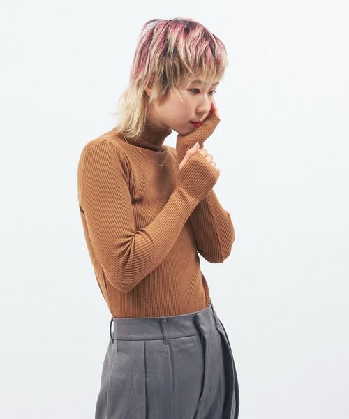 Alite cloth(アリーテクロス)の「指穴アームウォーマーデザインリブニットタートル(Tシャツ/カットソー・レディース・ベージュ/ネイビー/ホワイト/ブラウン/グリーン/ライトグリーン/ブラック/ブルー・F)」の20枚目の写真