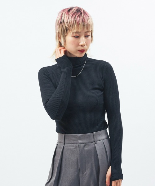 Alite cloth(アリーテクロス)の「指穴アームウォーマーデザインリブニットタートル(Tシャツ/カットソー・レディース・ベージュ/ネイビー/ホワイト/ブラウン/グリーン/ライトグリーン/ブラック/ブルー・F)」の10枚目の写真