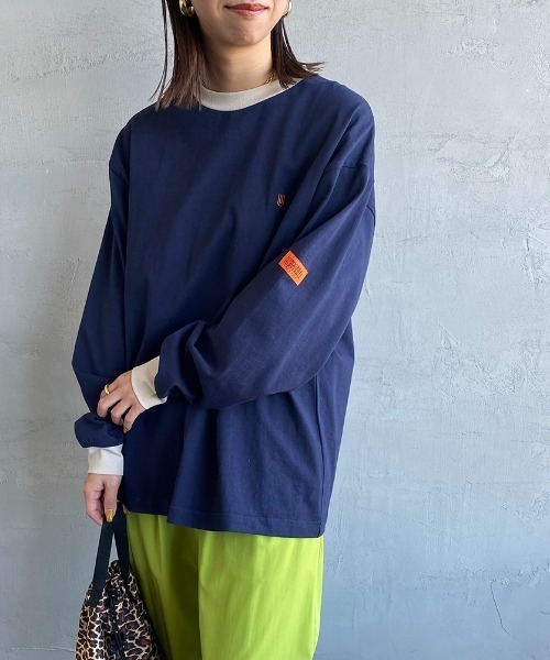 UNIVERSAL OVERALL（ユニバーサルオーバーオール）の「【men's FUDGE 7月号掲載】[UNIVERSAL OVERALL/ユニバーサルオーバーオール] 別注 ロングスリーブポケットTシャツ（Tシャツ/カットソー・レディース・ホワイト/ホワイト系/グリーン系/ブルー系/サックスブルー/ブラック/ネイビー・S/M/L）」の6枚目の写真