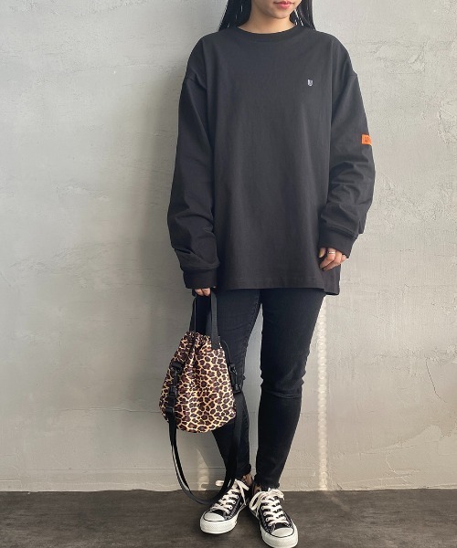 UNIVERSAL OVERALL（ユニバーサルオーバーオール）の「【men's FUDGE 7月号掲載】[UNIVERSAL OVERALL/ユニバーサルオーバーオール] 別注 ロングスリーブポケットTシャツ（Tシャツ/カットソー・レディース・ホワイト/ホワイト系/グリーン系/ブルー系/サックスブルー/ブラック/ネイビー・S/M/L）」の4枚目の写真