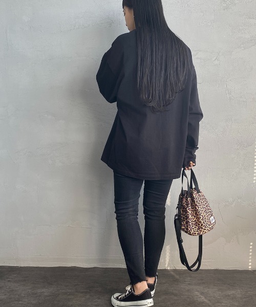 UNIVERSAL OVERALL（ユニバーサルオーバーオール）の「【men's FUDGE 7月号掲載】[UNIVERSAL OVERALL/ユニバーサルオーバーオール] 別注 ロングスリーブポケットTシャツ（Tシャツ/カットソー・レディース・ホワイト/ホワイト系/グリーン系/ブルー系/サックスブルー/ブラック/ネイビー・S/M/L）」の20枚目の写真