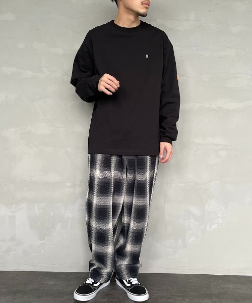 UNIVERSAL OVERALL（ユニバーサルオーバーオール）の「【men's FUDGE 7月号掲載】[UNIVERSAL OVERALL/ユニバーサルオーバーオール] 別注 ロングスリーブポケットTシャツ（Tシャツ/カットソー・レディース・ホワイト/ホワイト系/グリーン系/ブルー系/サックスブルー/ブラック/ネイビー・S/M/L）」の12枚目の写真