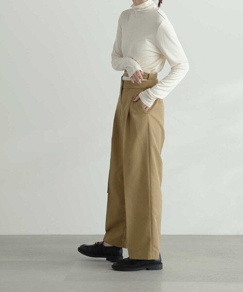 N.(N. Natural Beauty Basic)(エヌエヌナチュラルビューティーベーシック)の「◆ロングストラップベルトワイドパンツ(スラックス・レディース・ブラック/ベージュ・MEDIUM)」の17枚目の写真