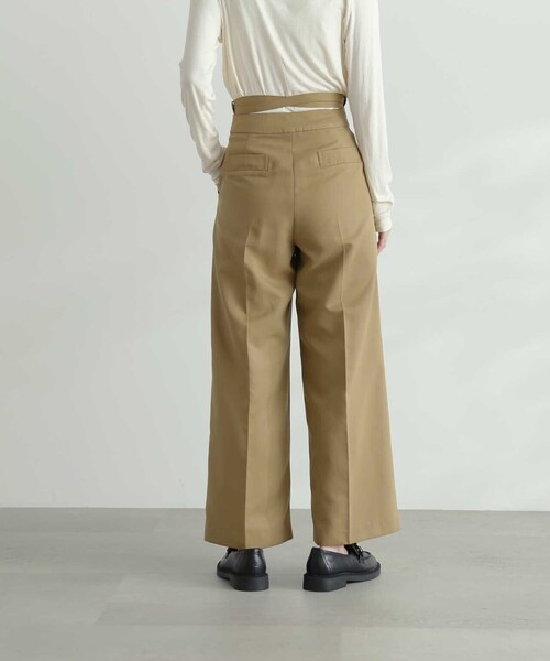 N.(N. Natural Beauty Basic)(エヌエヌナチュラルビューティーベーシック)の「◆ロングストラップベルトワイドパンツ(スラックス・レディース・ブラック/ベージュ・MEDIUM)」の16枚目の写真
