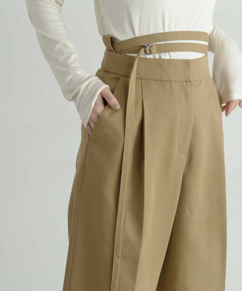N.(N. Natural Beauty Basic)(エヌエヌナチュラルビューティーベーシック)の「◆ロングストラップベルトワイドパンツ(スラックス・レディース・ブラック/ベージュ・MEDIUM)」の15枚目の写真