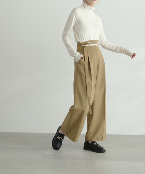 N.(N. Natural Beauty Basic)(エヌエヌナチュラルビューティーベーシック)の「◆ロングストラップベルトワイドパンツ(スラックス・レディース・ブラック/ベージュ・MEDIUM)」の11枚目の写真